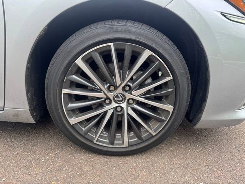 Used 2023 Lexus ES 350 w/ Premium Package FWD image 7