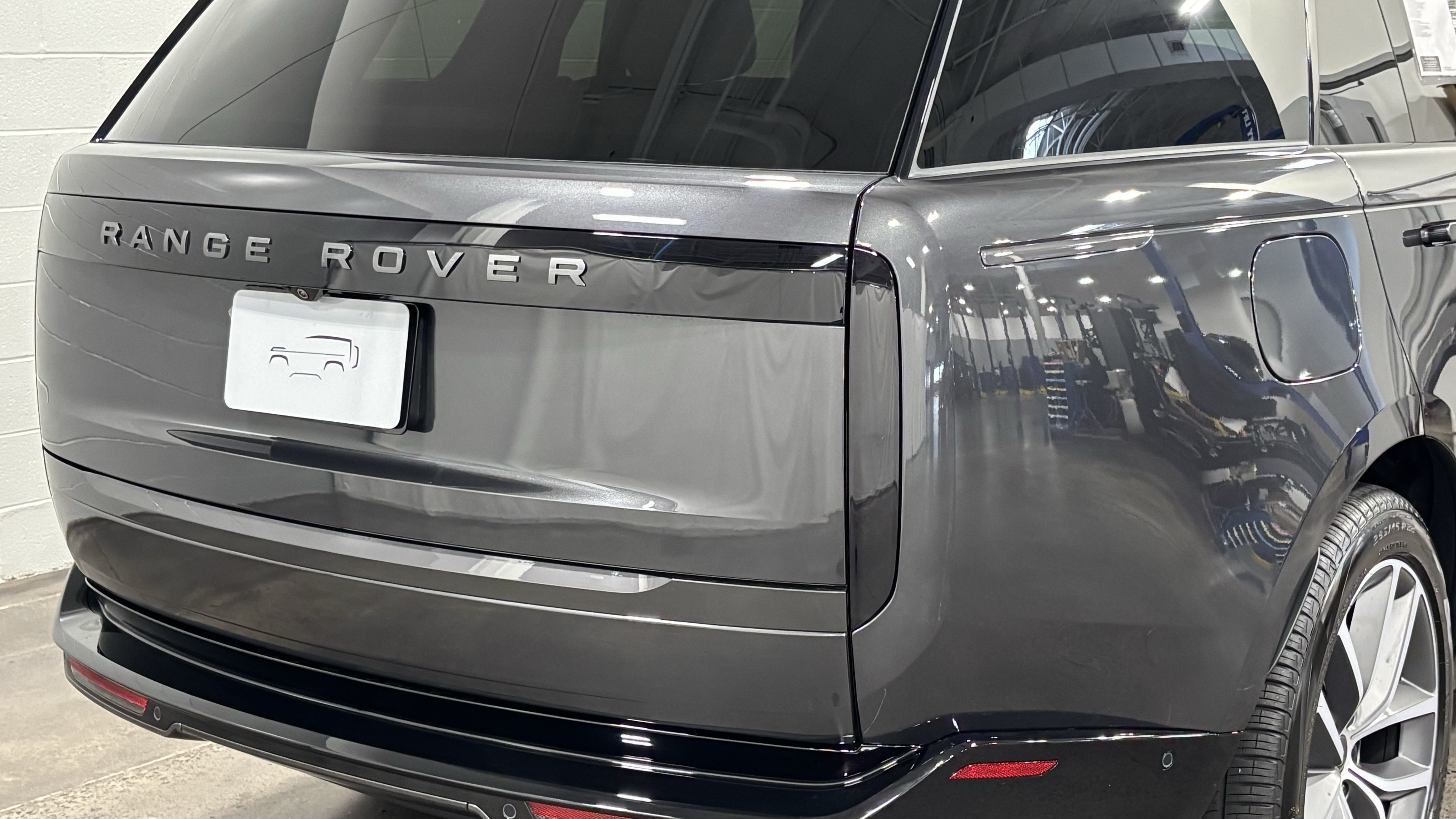 New 2026 Land Rover Range Rover Long Wheelbase SE AWD/4WD image 18