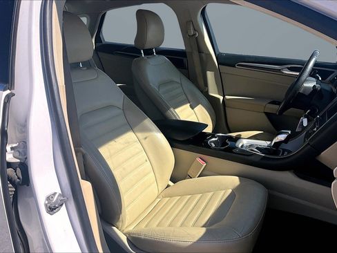 Used 2016 Ford Fusion SE w/ Equipment Group 202A image 8