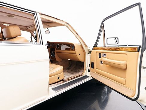 Used 1990 Rolls-Royce Silver Spur II image 39