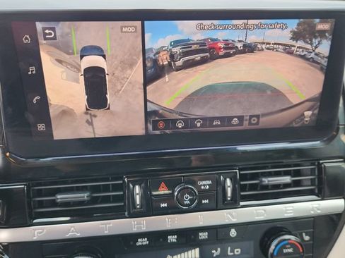 Used 2026 Nissan Pathfinder SL FWD image 17