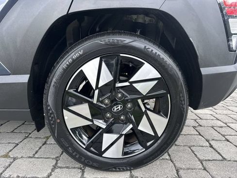 Used 2025 Hyundai Kona SEL FWD image 11