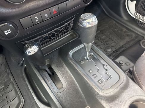 Used 2017 Jeep Wrangler Unlimited Sport w/ Connectivity Group AWD/4WD image 15