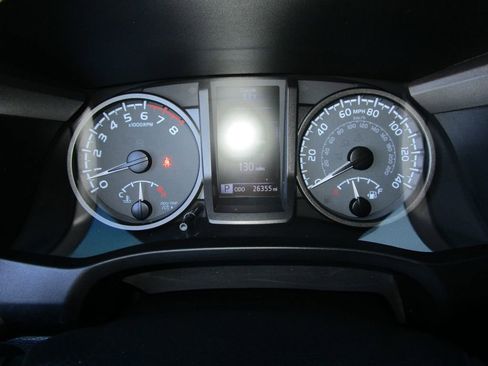 Used 2022 Toyota Tacoma TRD Off-Road image 29