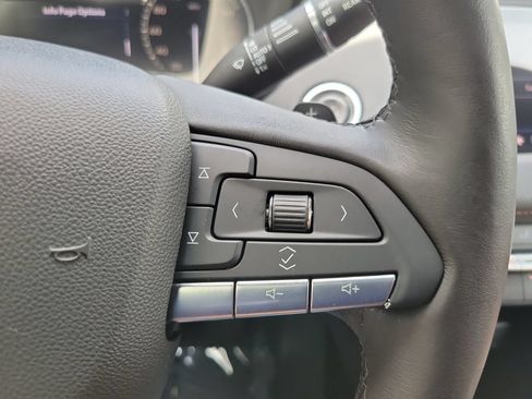 Used 2021 Cadillac XT4 Premium Luxury FWD image 21