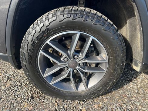 Used 2019 Jeep Grand Cherokee Limited w/ Luxury Group II image 9