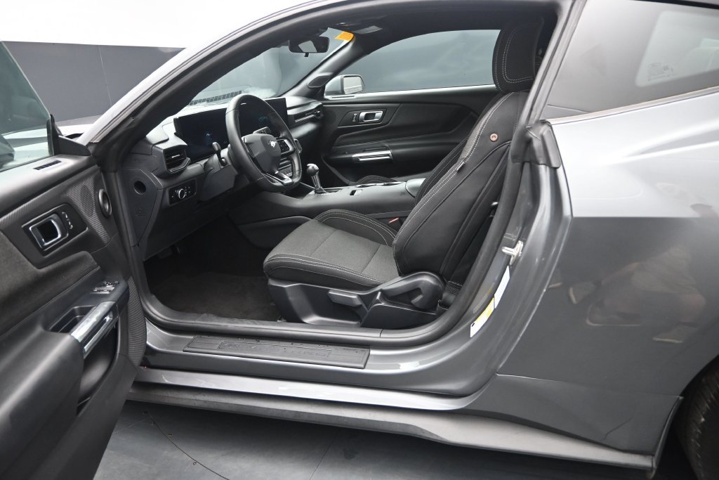 Used 2025 Ford Mustang Coupe RWD image 9