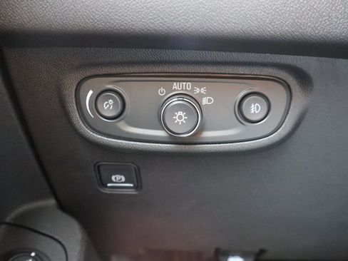 Used 2021 GMC Terrain SLT w/ LPO, Dark Accent Package image 16