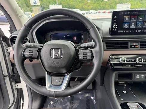 Certified 2024 Honda Pilot Elite image 16