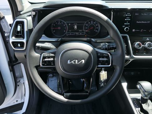 Used 2023 Kia Sorento LX FWD image 18