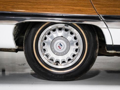 Used 1996 Buick Roadmaster Estate RWD image 11