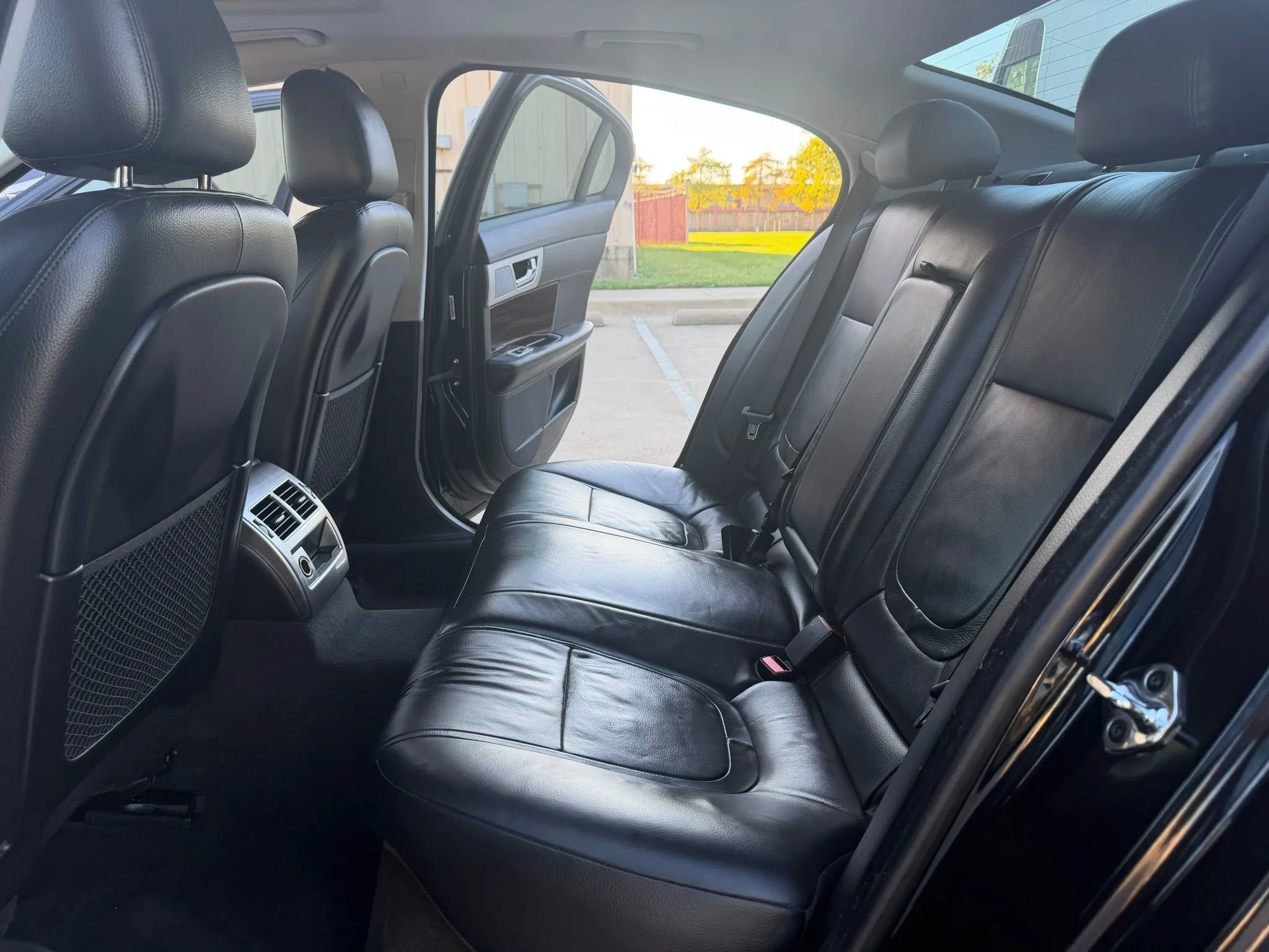 Used 2014 Jaguar XF RWD image 11