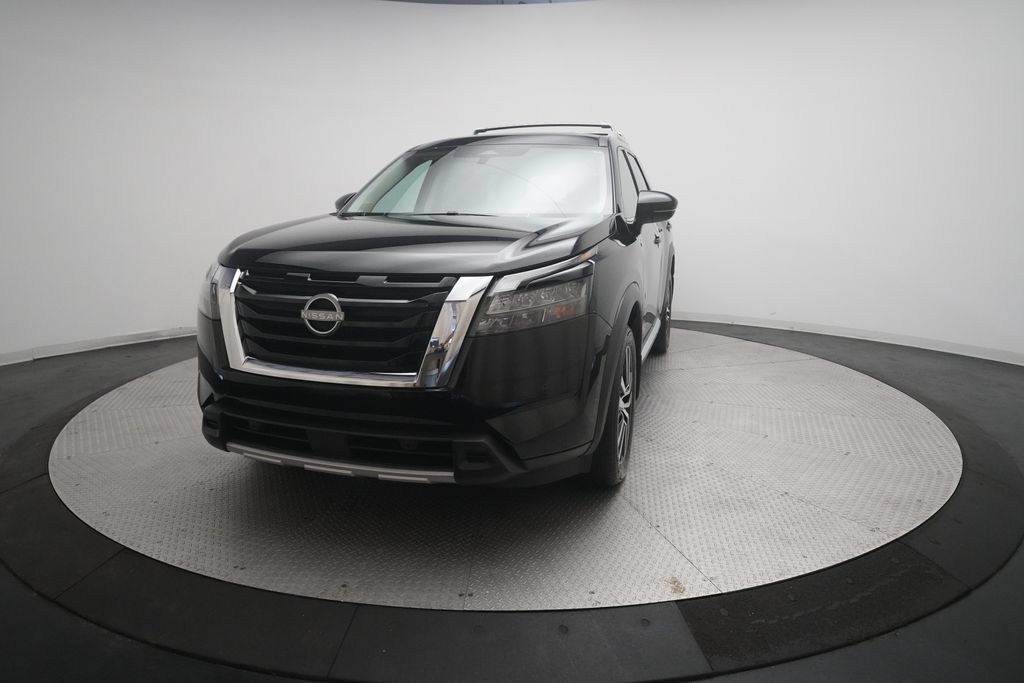 Used 2025 Nissan Pathfinder Platinum AWD/4WD image 12
