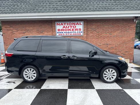 Used 2015 Toyota Sienna XLE AWD/4WD image 2
