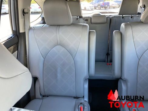 Used 2023 Toyota Highlander Platinum AWD/4WD image 27