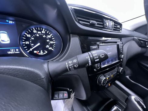 Used 2022 Nissan Rogue Sport S image 19