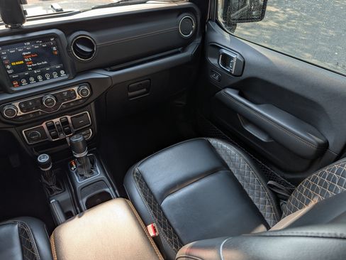 Used 2022 Jeep Wrangler Unlimited Sahara AWD/4WD image 11