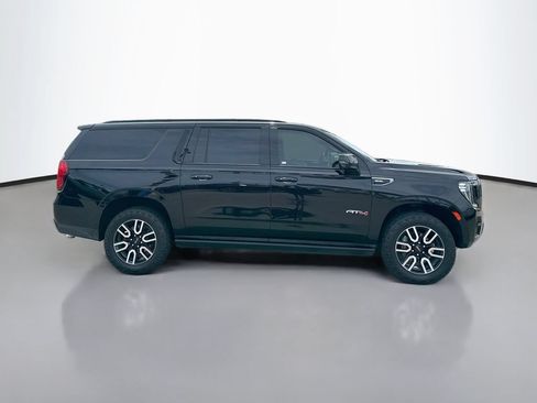 Used 2021 GMC Yukon XL AT4 w/ AT4 Premium Package AWD/4WD image 8