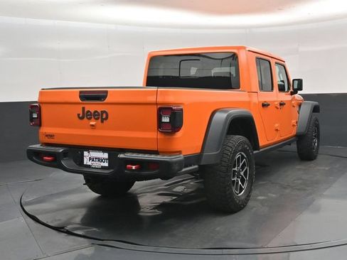 Used 2025 Jeep Gladiator Rubicon w/ Convenience Group AWD/4WD image 2
