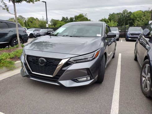 Used 2021 Nissan Sentra SR w/ SR Premium Package FWD image 3
