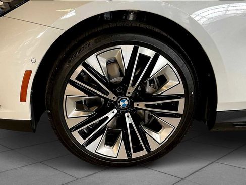 Used 2026 BMW i5 eDrive40 w/ Premium Package image 11