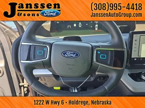 Used 2025 Ford Expedition Active AWD/4WD image 14