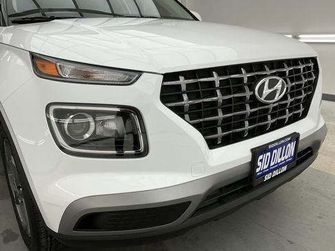 Used 2025 Hyundai Venue SEL image 27