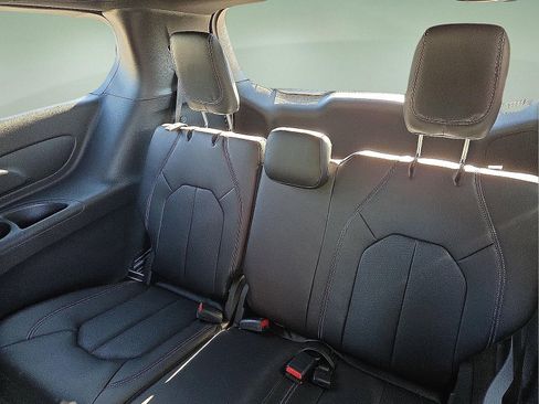 New 2026 Chrysler Pacifica Select image 11