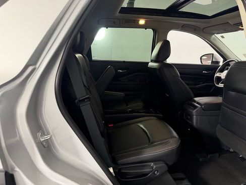 Used 2024 Nissan Pathfinder SL w/ SL Premium Package FWD image 28