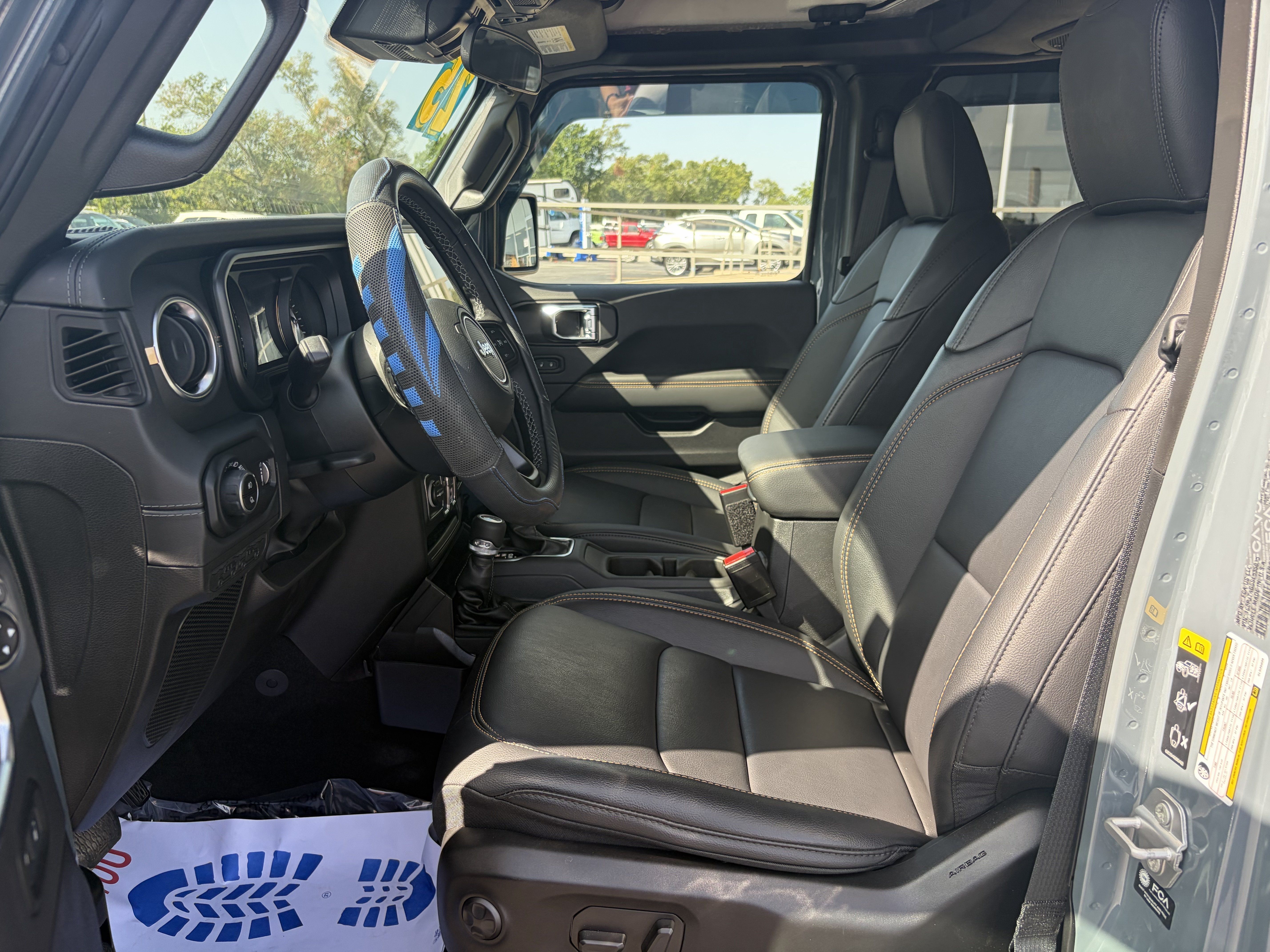 Used 2025 Jeep Gladiator Sport AWD/4WD image 18