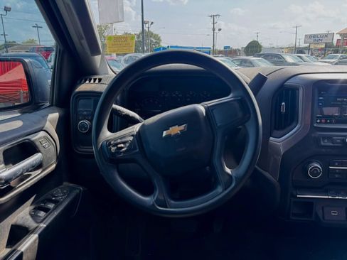Used 2019 Chevrolet Silverado 1500 Custom w/ Custom Value Package RWD image 9
