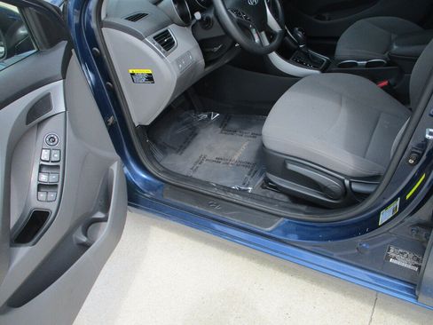 Used 2014 Hyundai Elantra SE w/ Option Group 02 FWD image 23