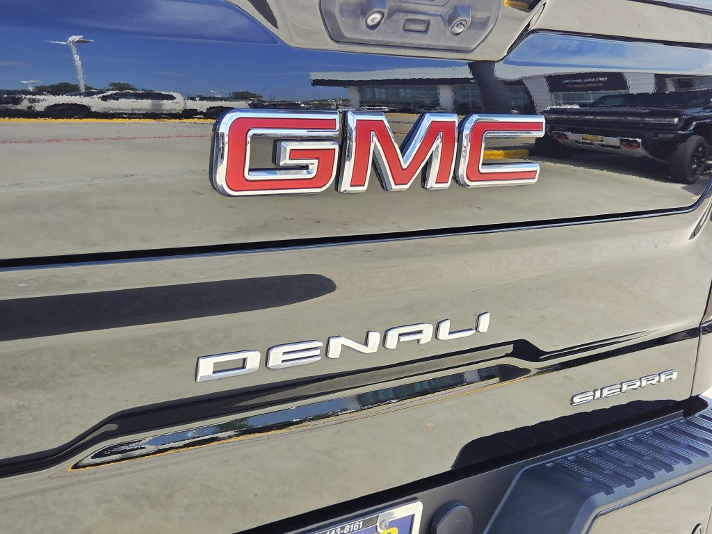 Used 2023 GMC Sierra 1500 Denali w/ Technology Package AWD/4WD image 9