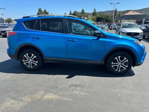 Used 2018 Toyota RAV4 LE w/ Carpet Mat Package FWD image 8
