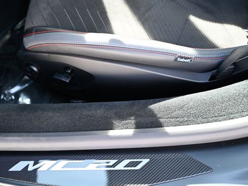 Used 2022 Maserati MC20 Coupe image 18