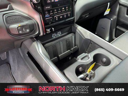 New 2026 RAM 2500 Laramie AWD/4WD image 13