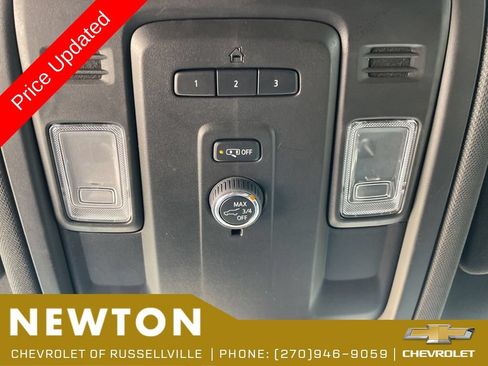 Used 2023 GMC Yukon XL SLT AWD/4WD image 20