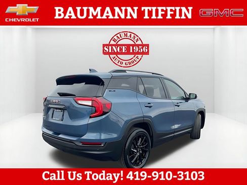 Used 2024 GMC Terrain SLE w/ Driver Convenience Package image 8
