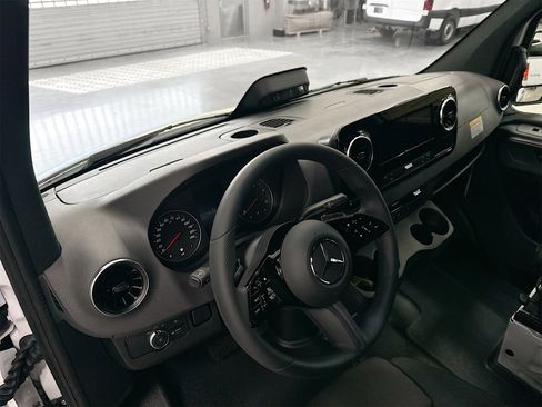 New 2025 Mercedes-Benz Sprinter 2500 image 8