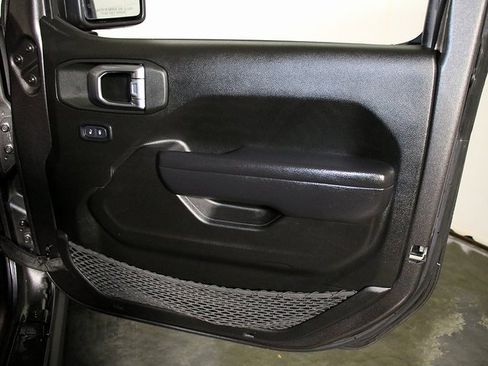 Used 2022 Jeep Wrangler Unlimited Rubicon w/ Xtreme Recon 35" Tire Package image 36