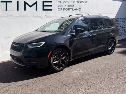 Used 2025 Chrysler Pacifica Limited