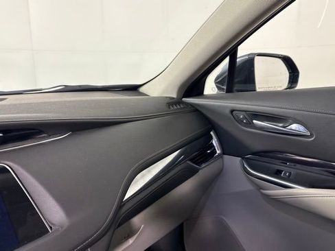 Used 2019 Cadillac XT4 Luxury w/ Cold Weather Package image 18