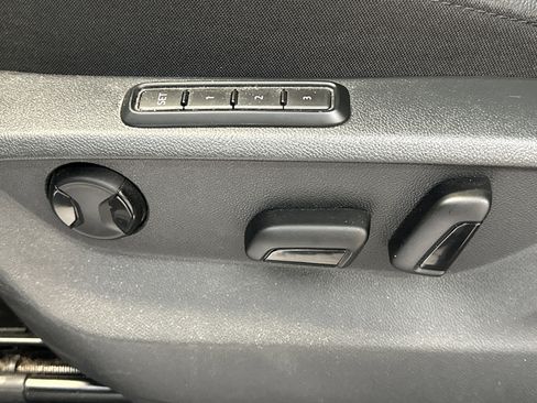 Used 2018 Volkswagen Tiguan SEL Premium w/ 3rd Row Seat Package image 20