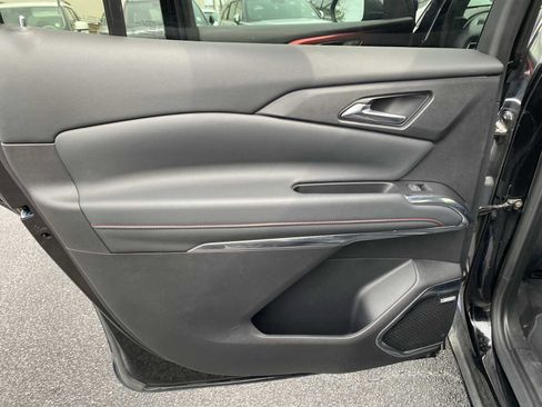 Used 2024 Chevrolet Traverse RS image 36