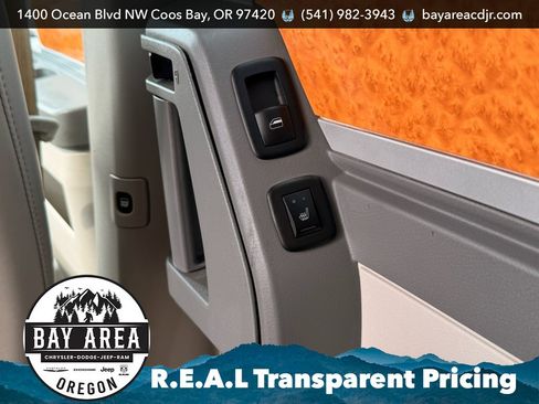 Used 2008 Chrysler Town & Country Limited w/ Flexible Seating Group FWD image 29
