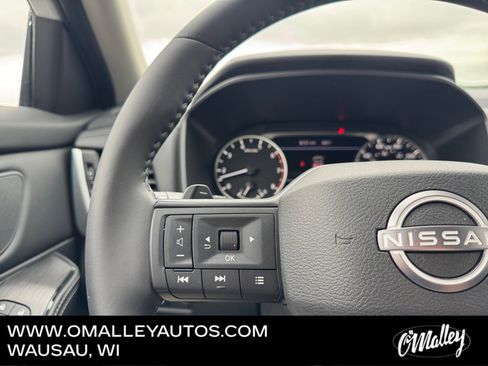 Used 2025 Nissan Rogue SV AWD/4WD image 16