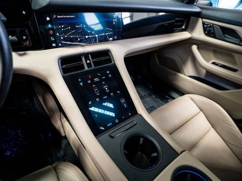 Used 2021 Porsche Taycan image 41