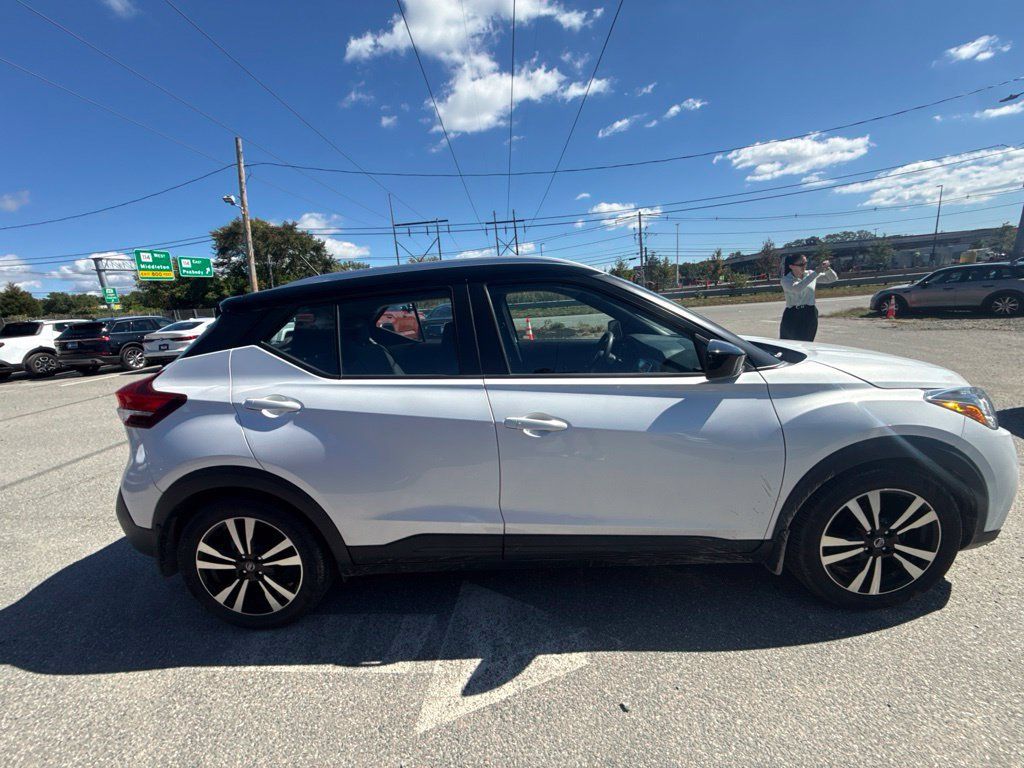 Used 2020 Nissan Kicks SV FWD image 5