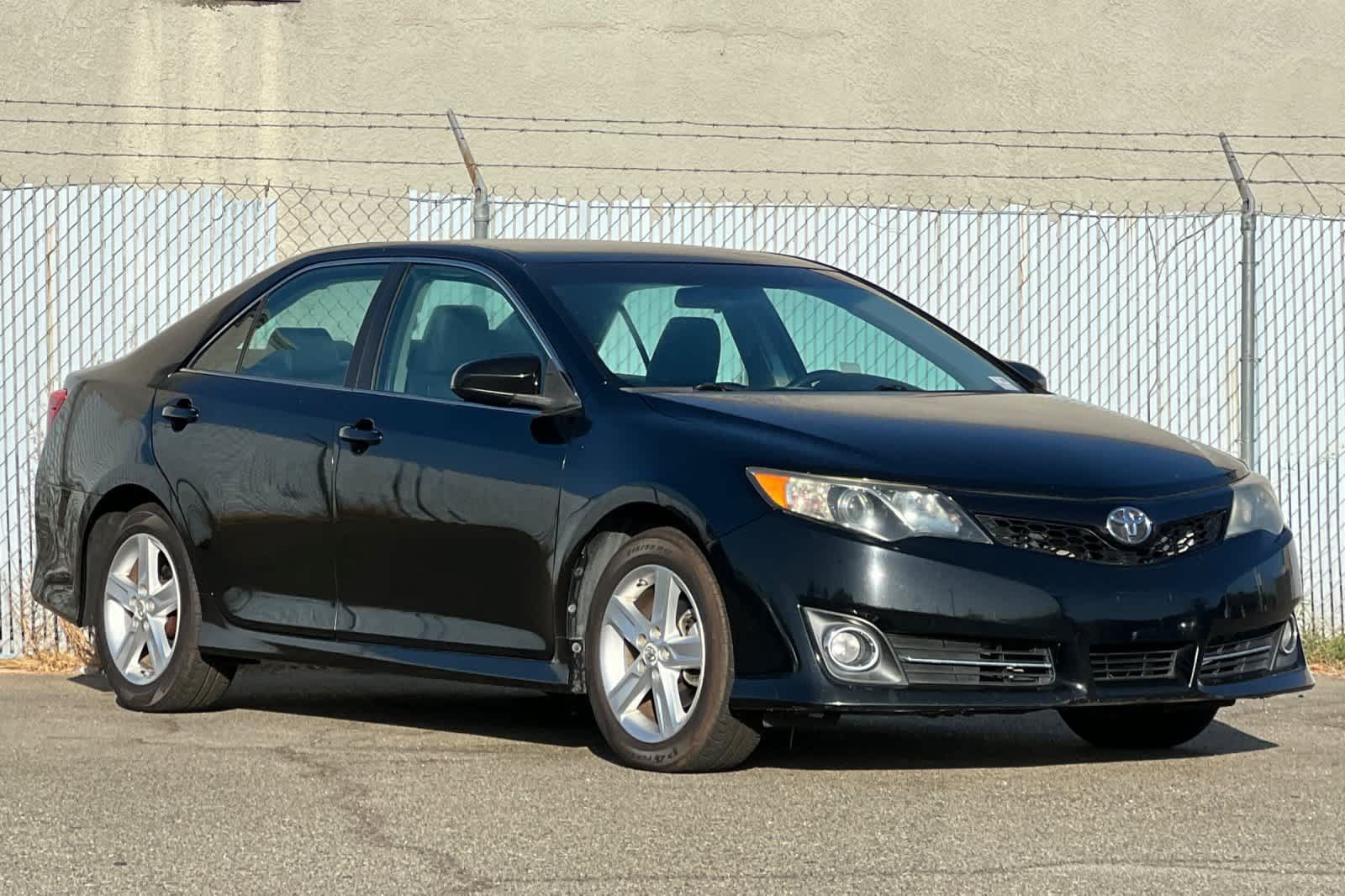 Used 2012 Toyota Camry SE FWD image 7