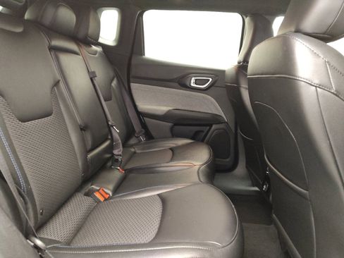 Used 2024 Jeep Compass Latitude image 19